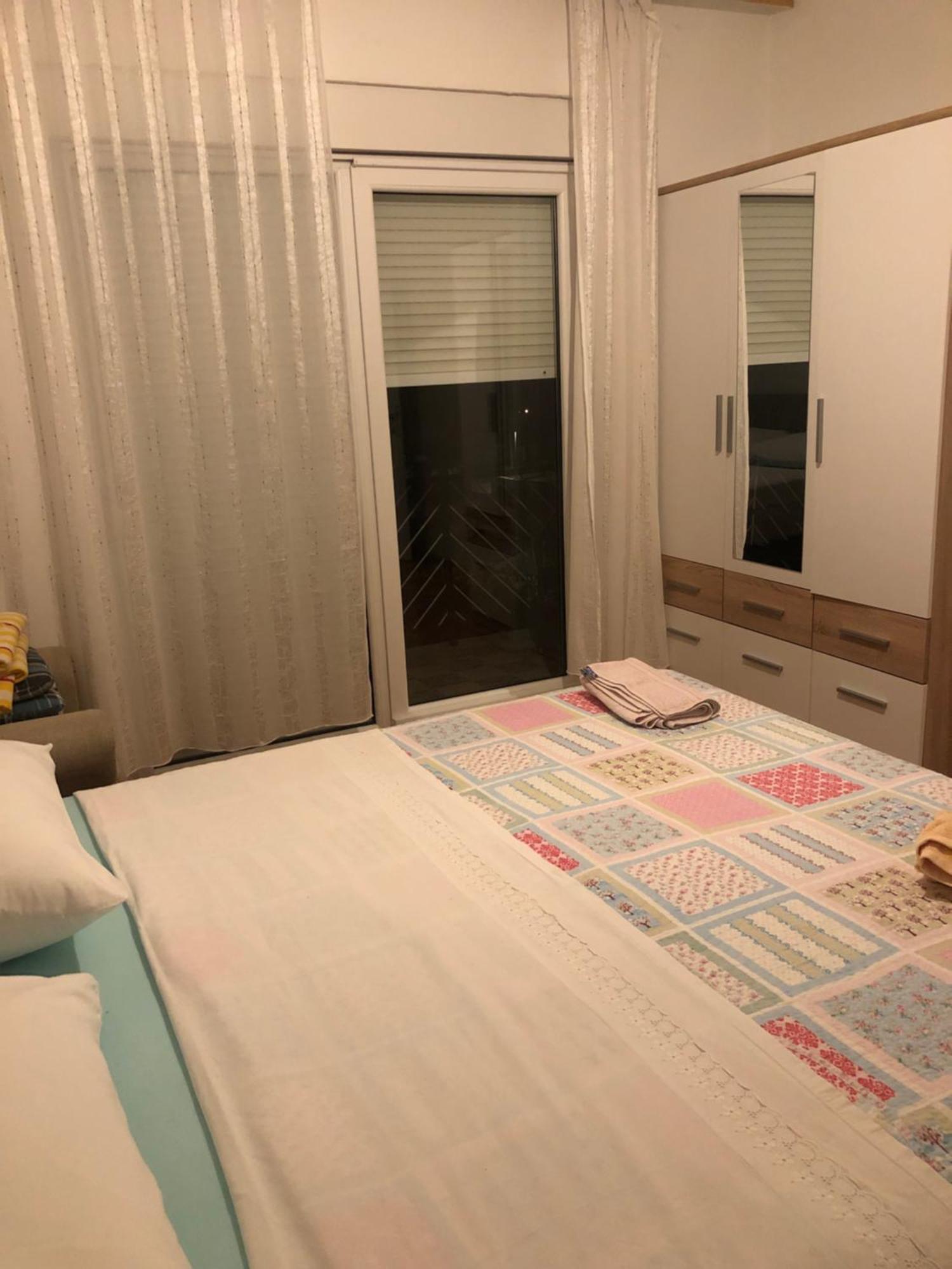 Lorena Senj  Bagian luar foto