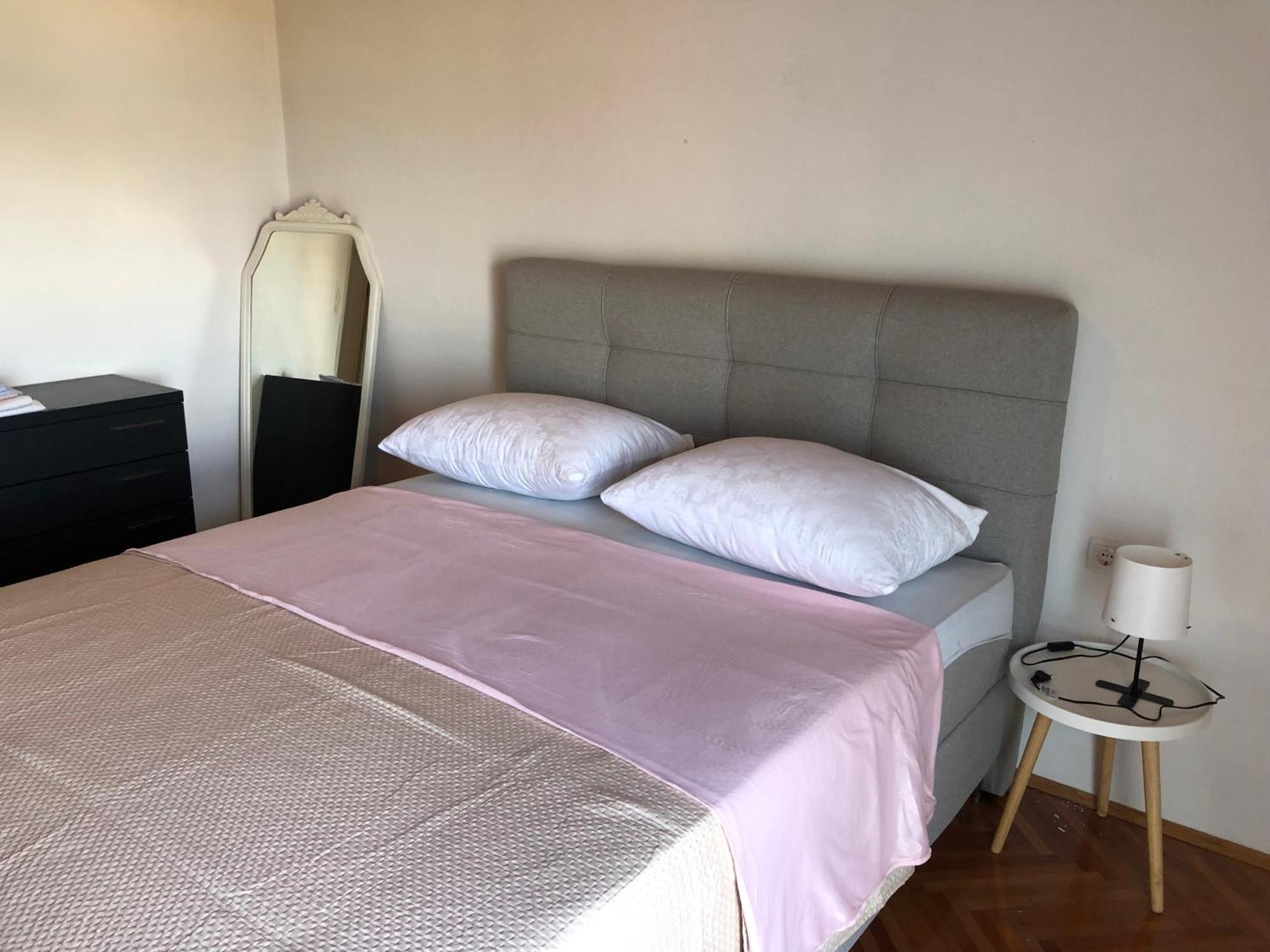 Lorena Senj  Bagian luar foto